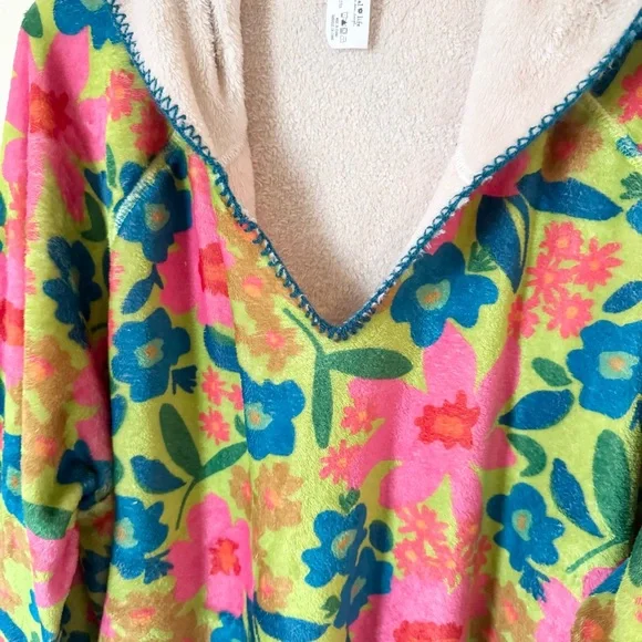 Natural Life Floral Hooded Plush Poncho One Size - Picture 5 of 14